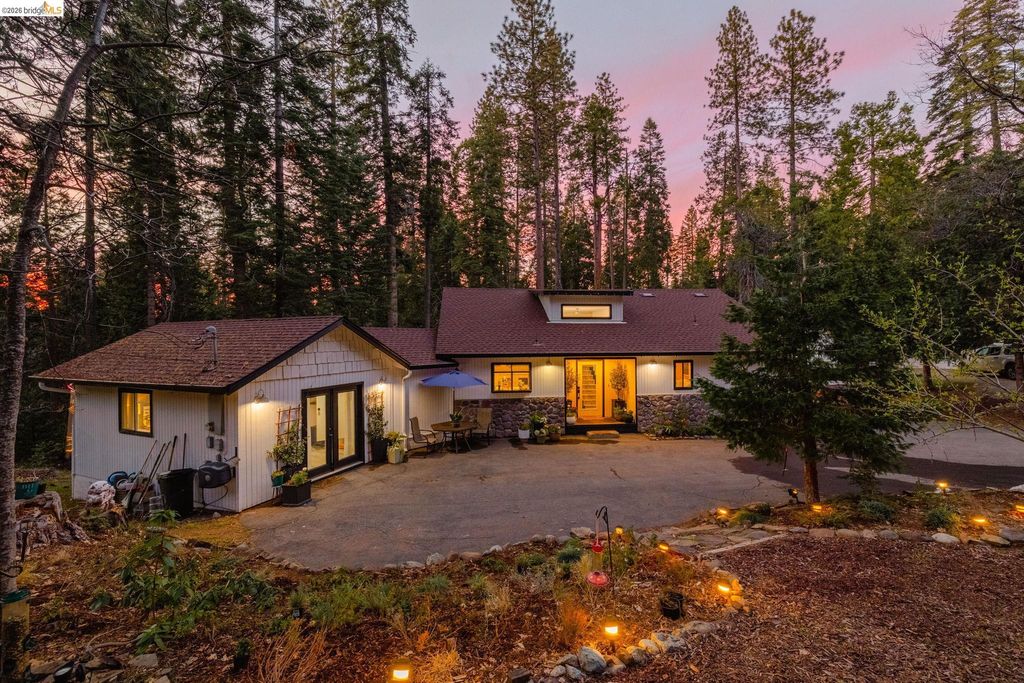 Photo of 19565 Wanita Ln, Twain Harte, CA 95383 (MLS # 41127417)