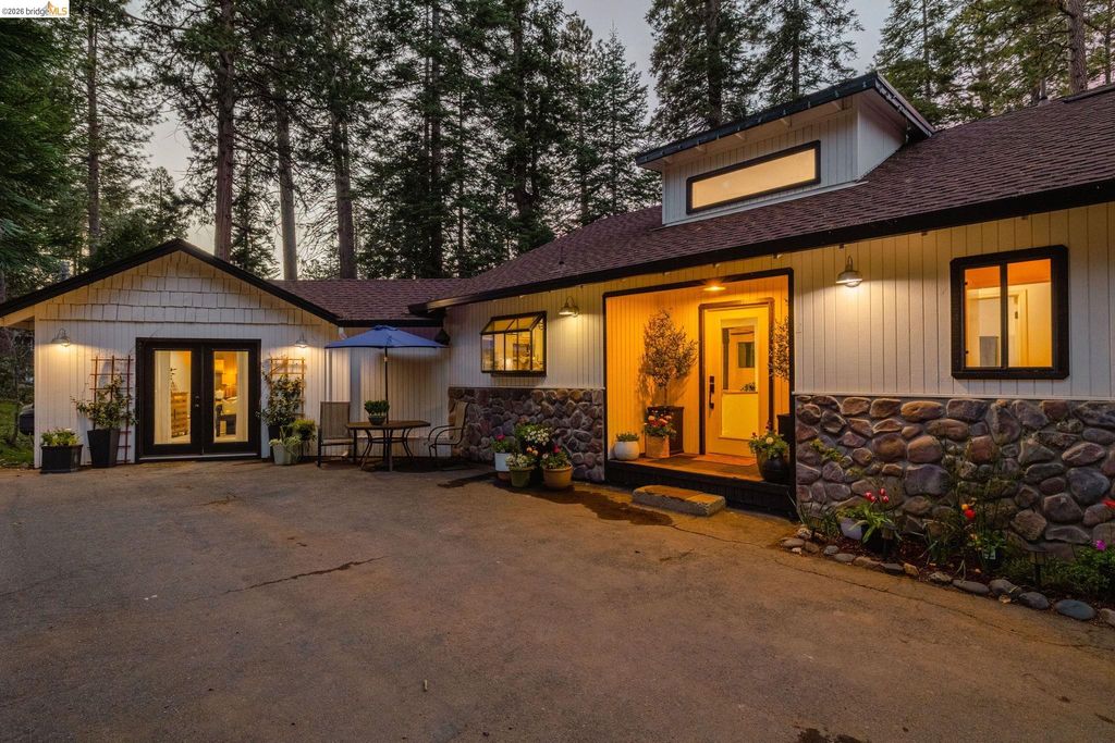 Photo of 19565 Wanita Ln, Twain Harte, CA 95383 (MLS # 41127417)