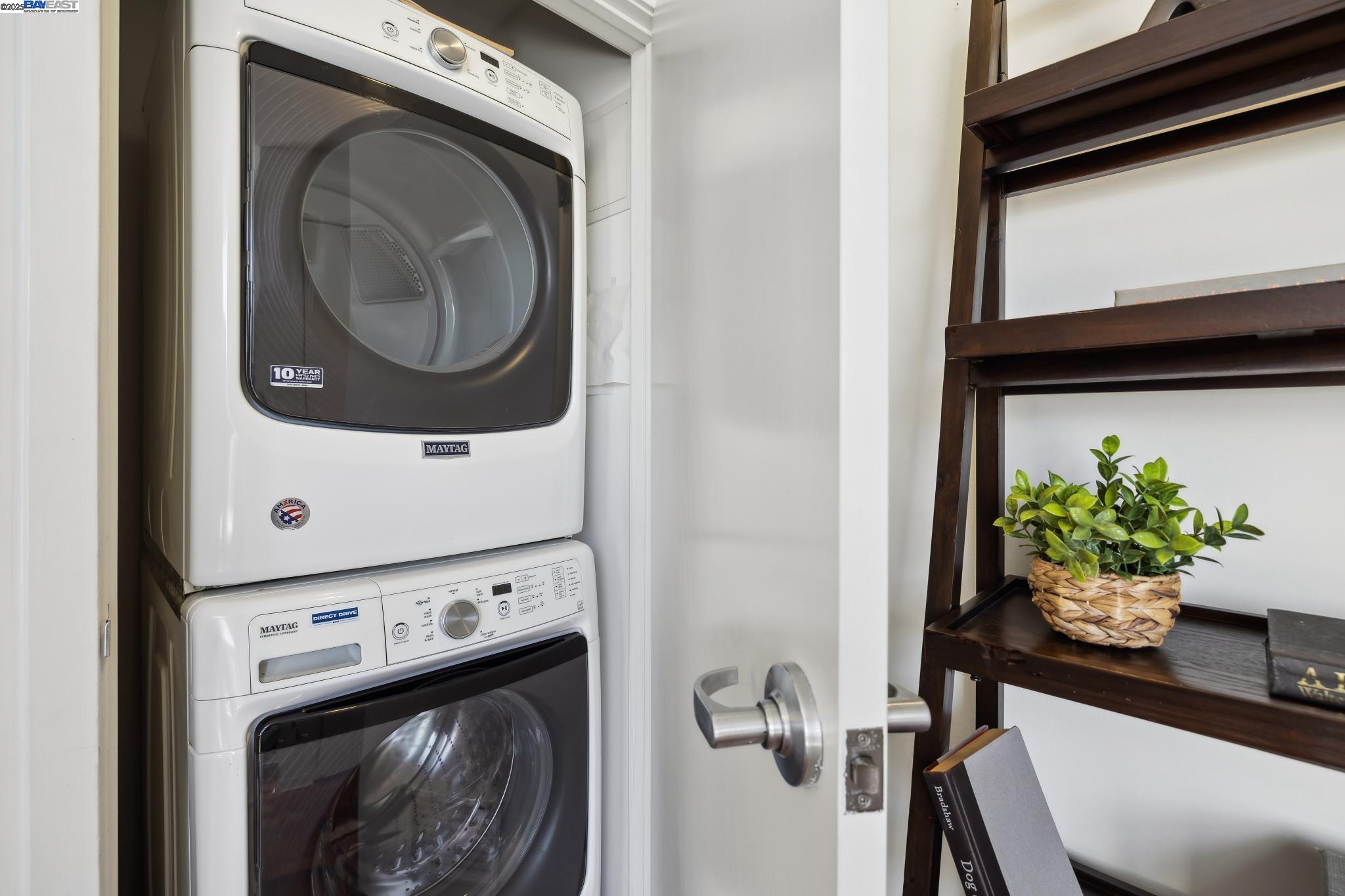 Oakland, California 94608, United States, 3 Bedrooms Bedrooms, ,2 BathroomsBathrooms,Residential,Active,80580