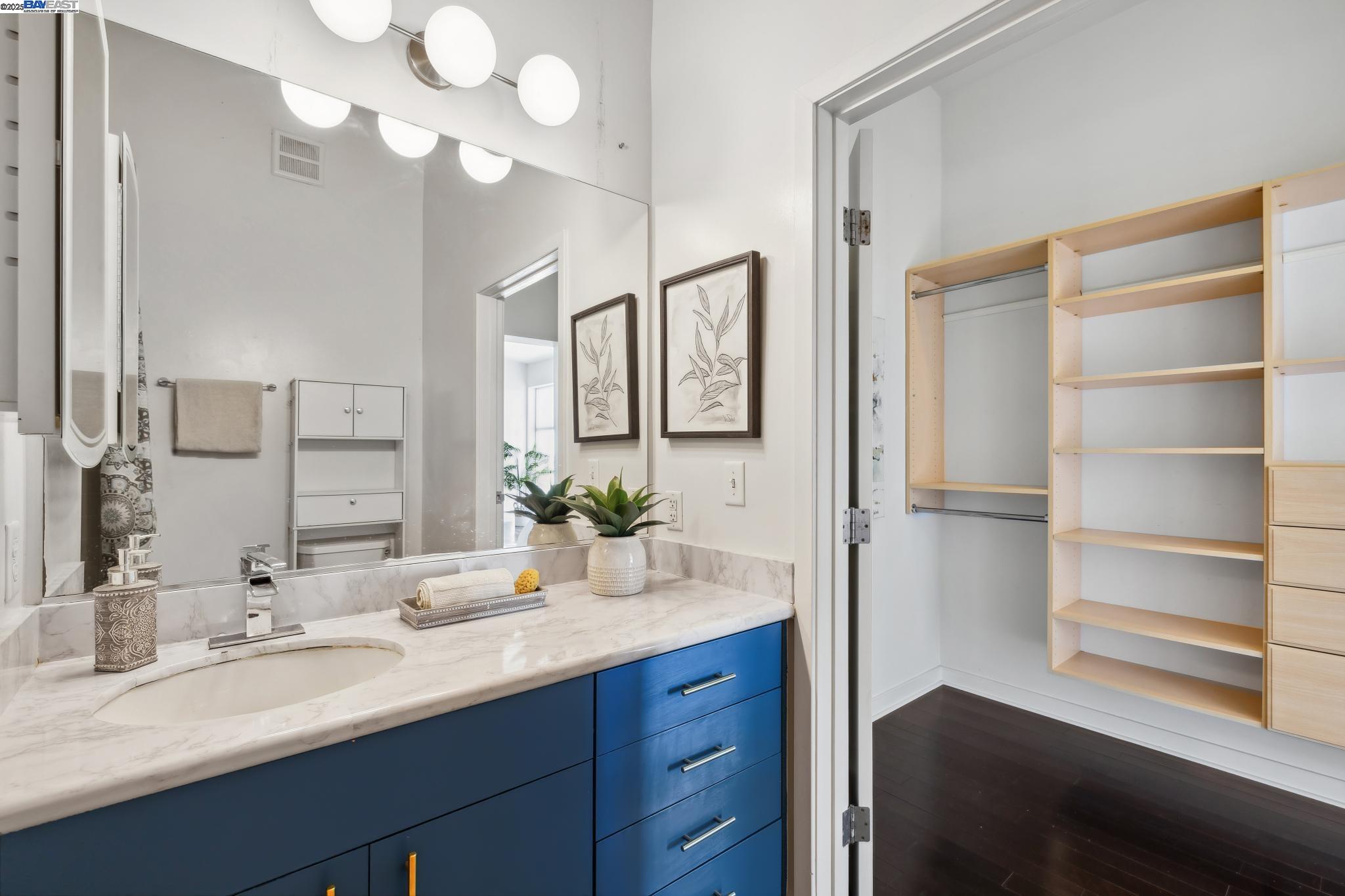 Oakland, California 94608, United States, 3 Bedrooms Bedrooms, ,2 BathroomsBathrooms,Residential,Active,80580