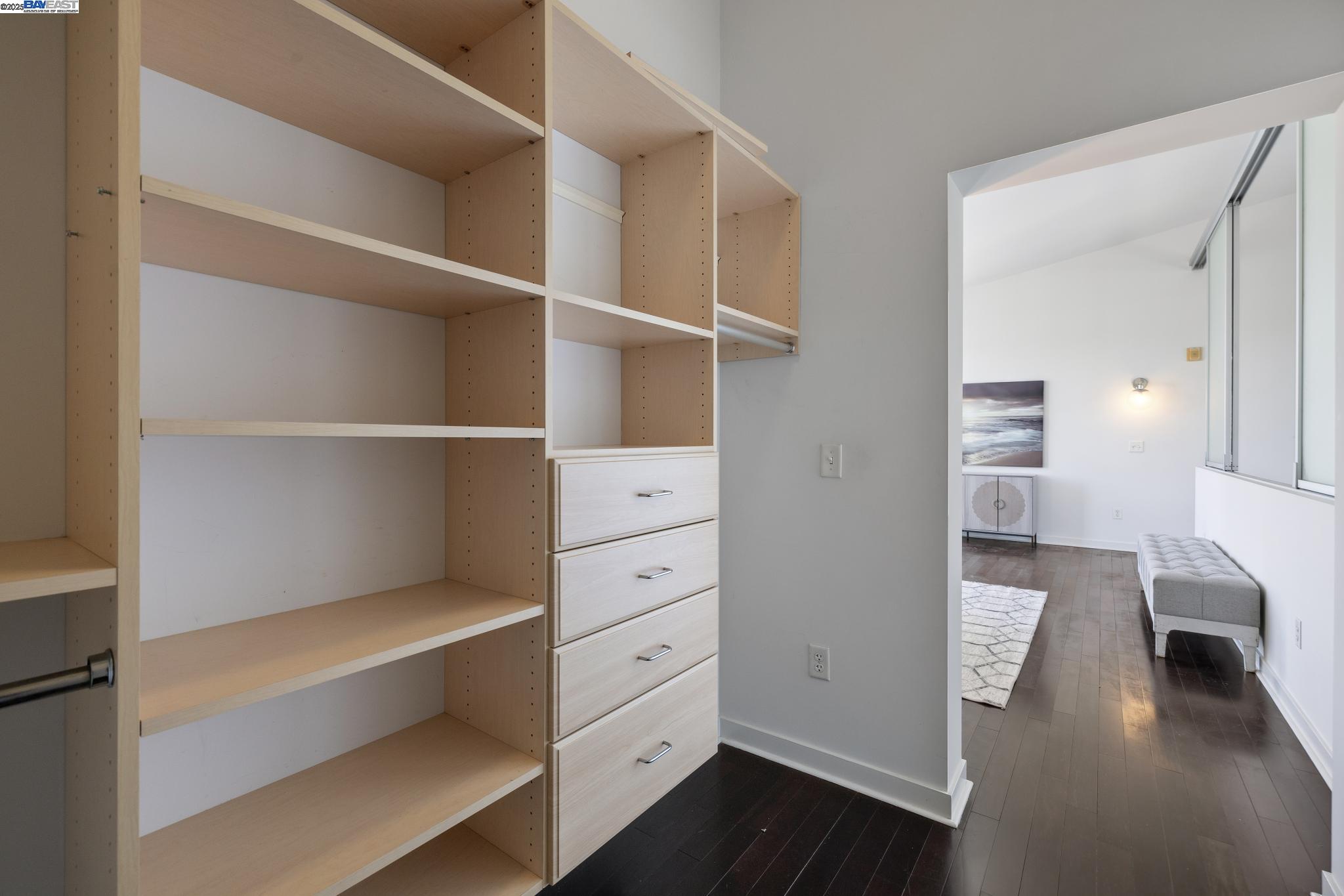 Oakland, California 94608, United States, 3 Bedrooms Bedrooms, ,2 BathroomsBathrooms,Residential,Active,80580