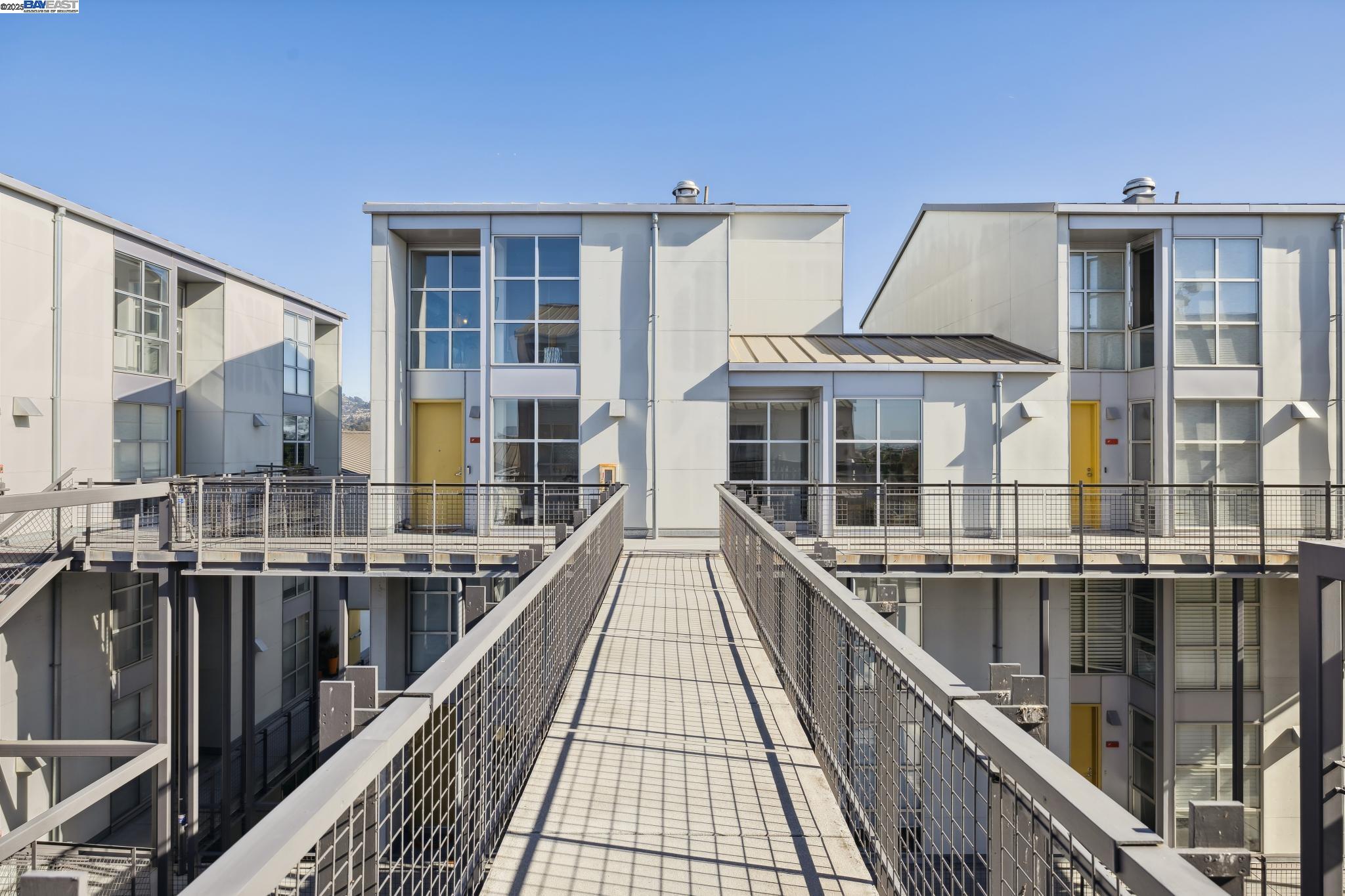 Oakland, California 94608, United States, 3 Bedrooms Bedrooms, ,2 BathroomsBathrooms,Residential,Active,80580