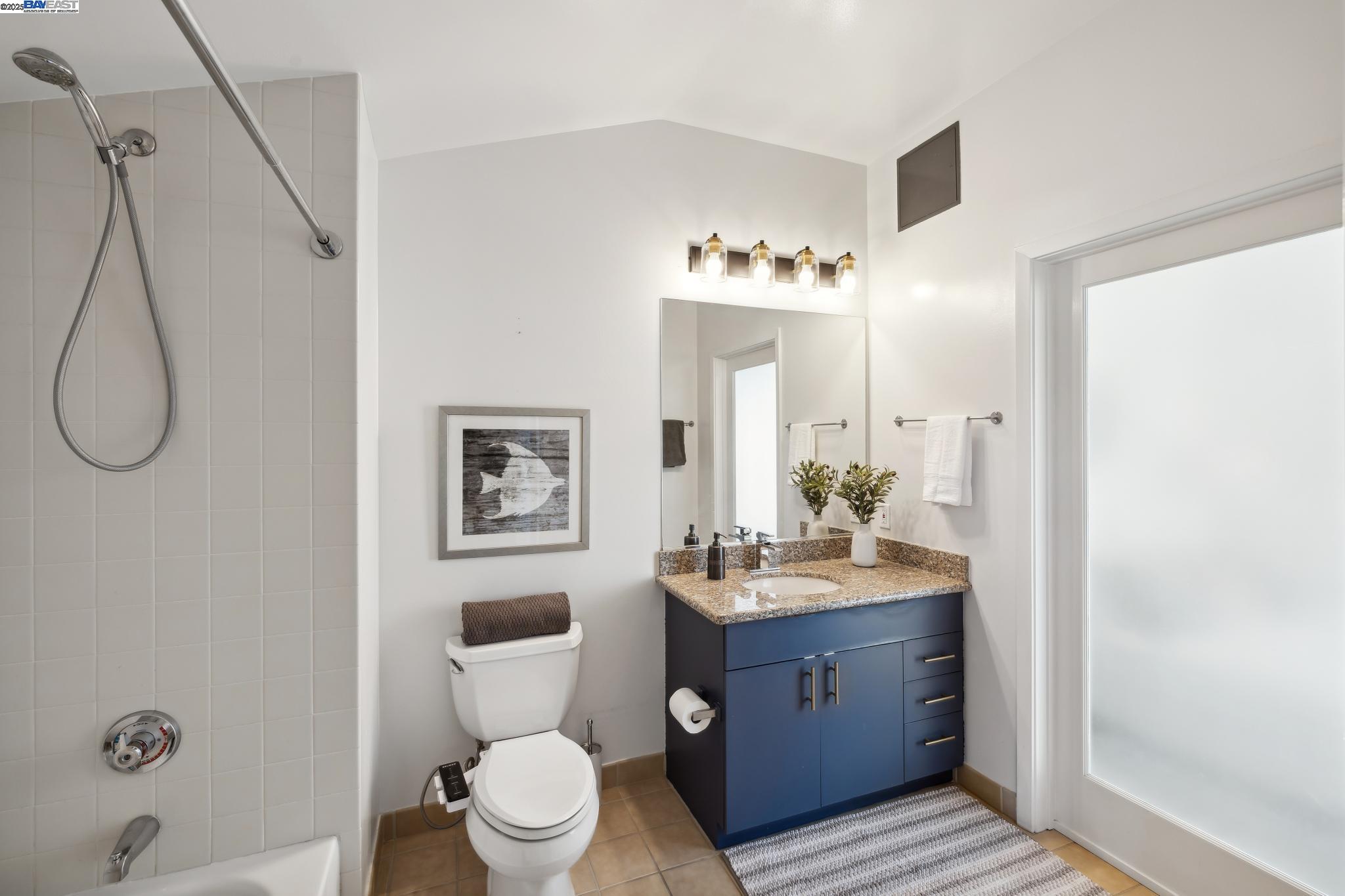 Oakland, California 94608, United States, 3 Bedrooms Bedrooms, ,2 BathroomsBathrooms,Residential,Active,80580