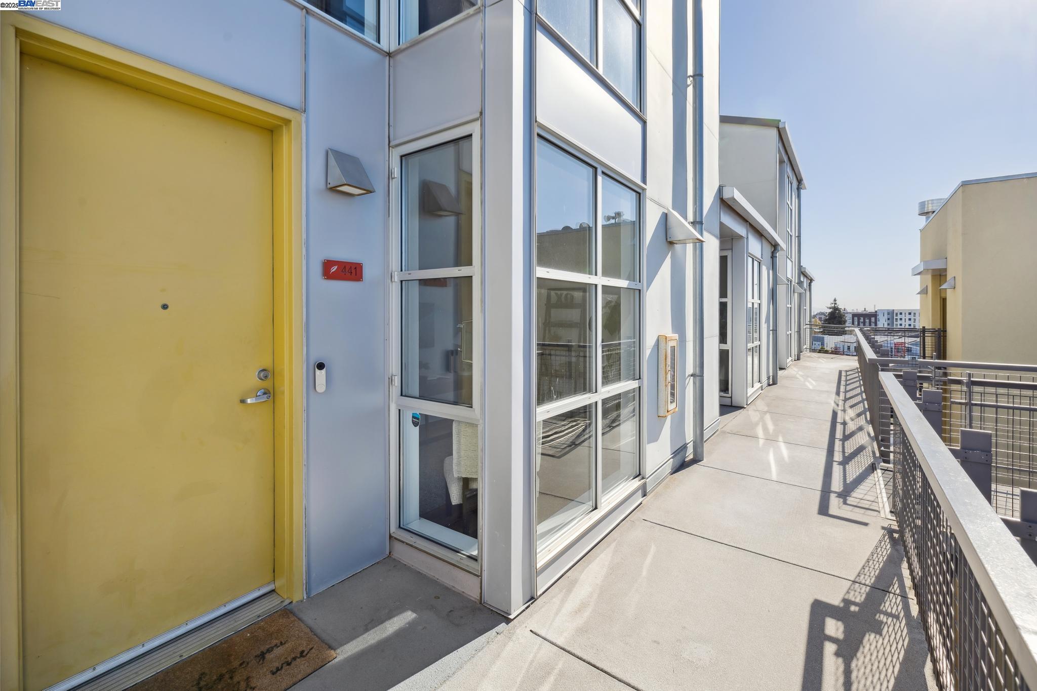 Oakland, California 94608, United States, 3 Bedrooms Bedrooms, ,2 BathroomsBathrooms,Residential,Active,80580