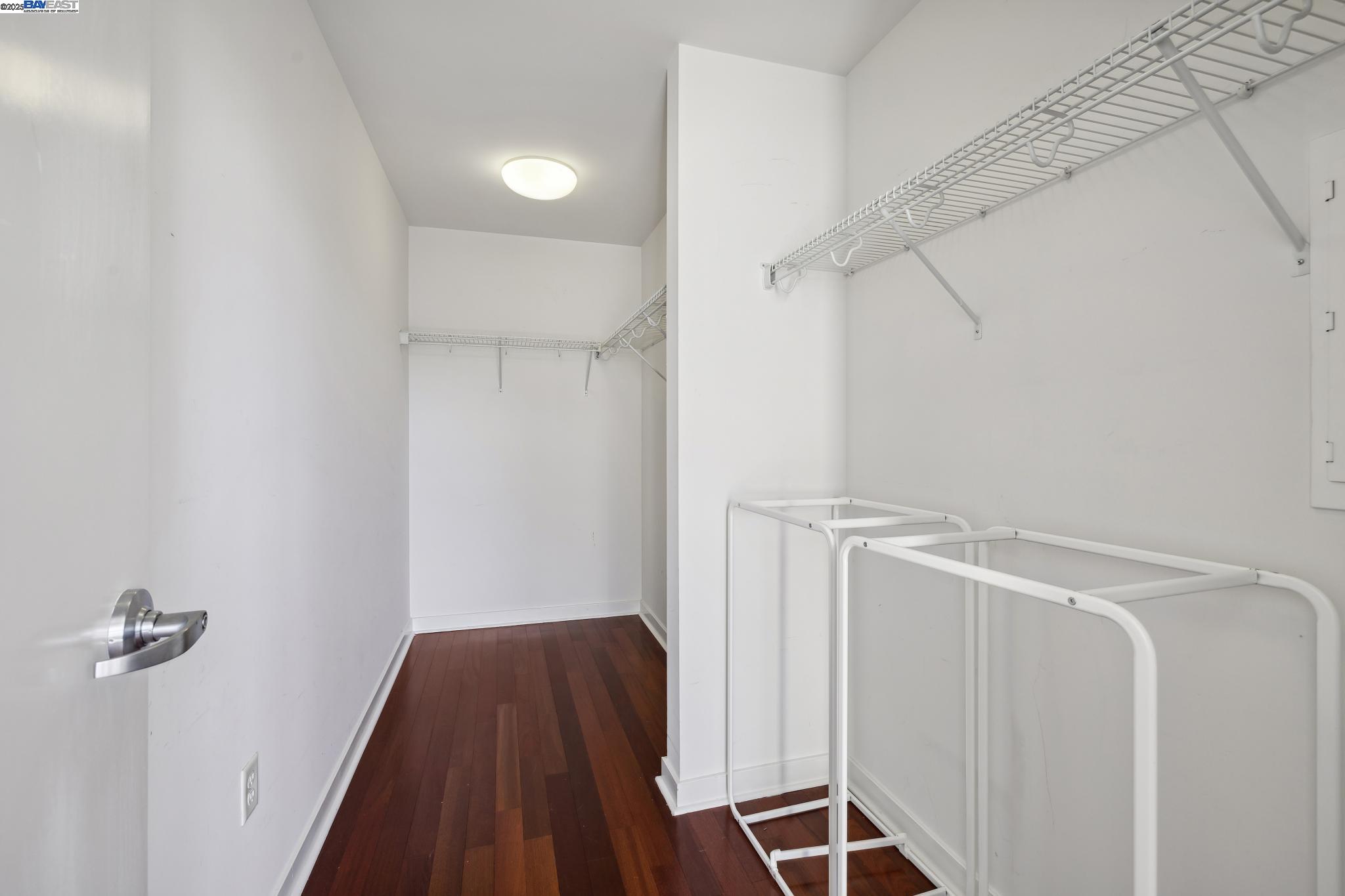 Oakland, California 94608, United States, 3 Bedrooms Bedrooms, ,2 BathroomsBathrooms,Residential,Active,80580