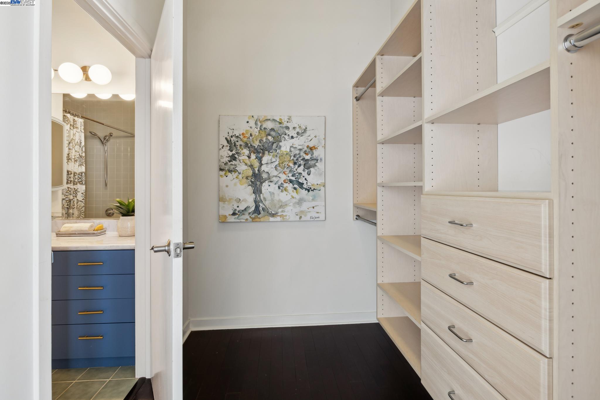 Oakland, California 94608, United States, 3 Bedrooms Bedrooms, ,2 BathroomsBathrooms,Residential,Active,80580