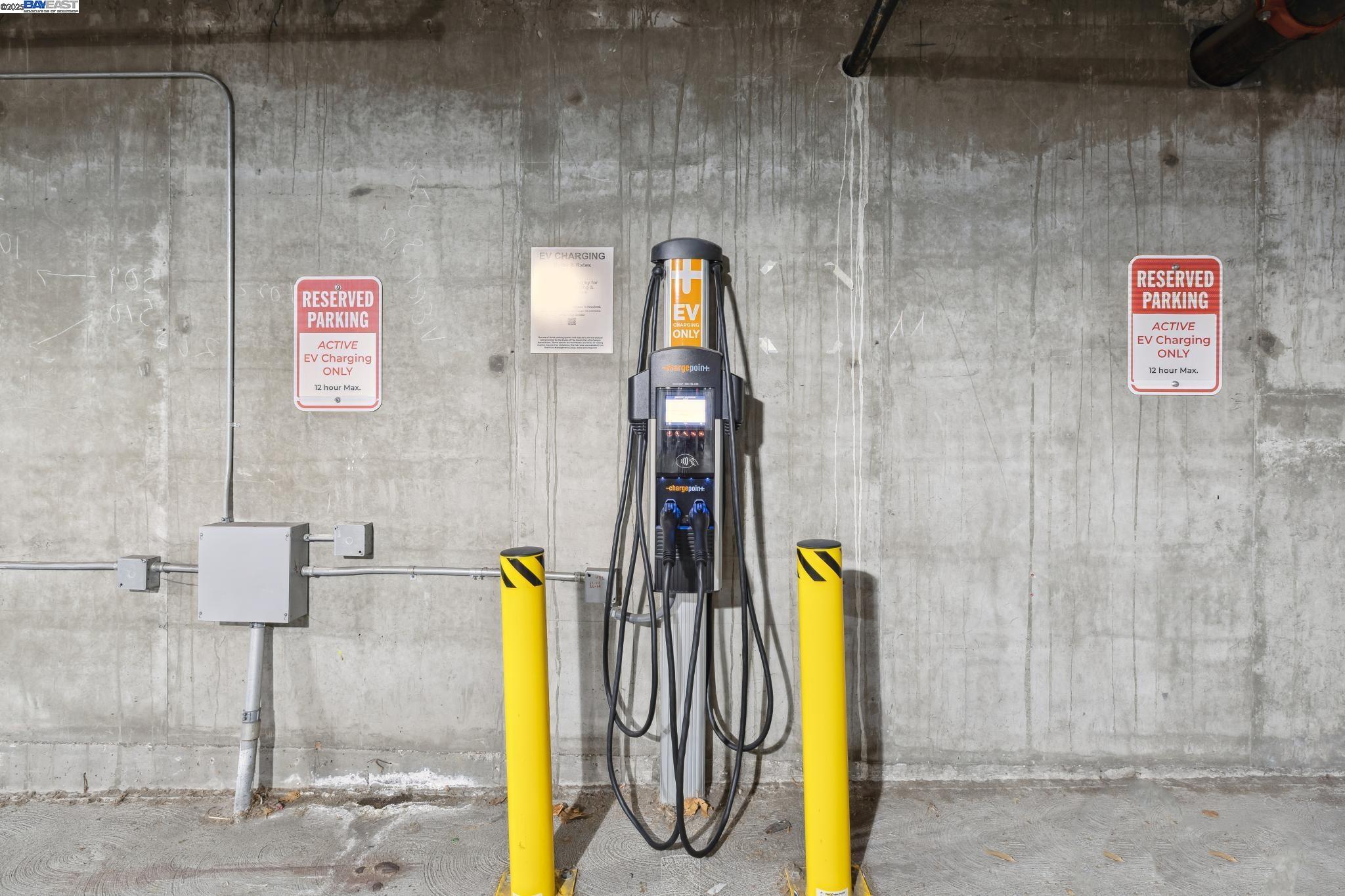 Oakland, California 94608, United States, 3 Bedrooms Bedrooms, ,2 BathroomsBathrooms,Residential,Active,80580