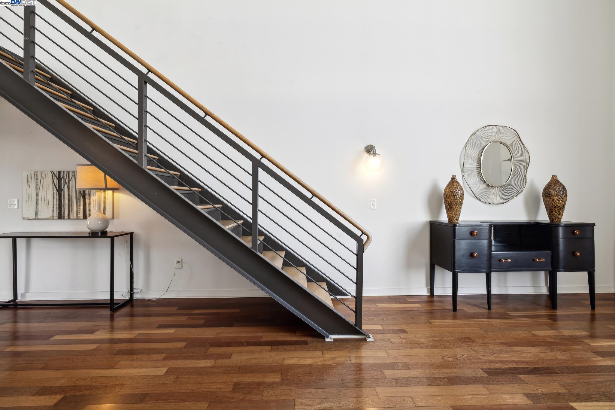 Oakland, California 94608, United States, 3 Bedrooms Bedrooms, ,2 BathroomsBathrooms,Residential,Active,80580