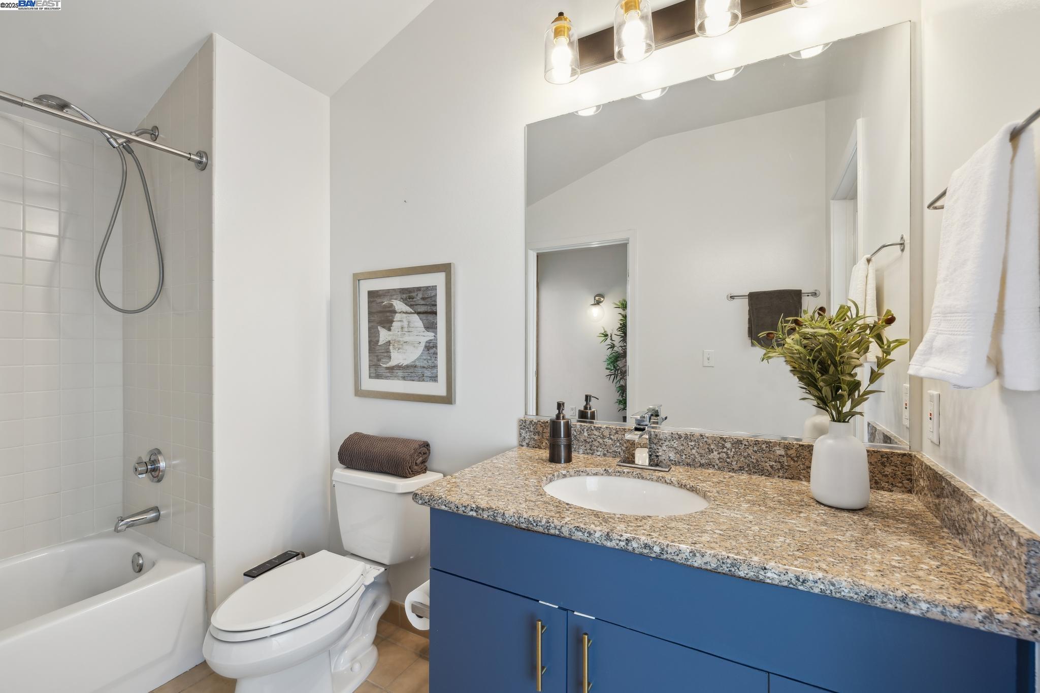 Oakland, California 94608, United States, 3 Bedrooms Bedrooms, ,2 BathroomsBathrooms,Residential,Active,80580