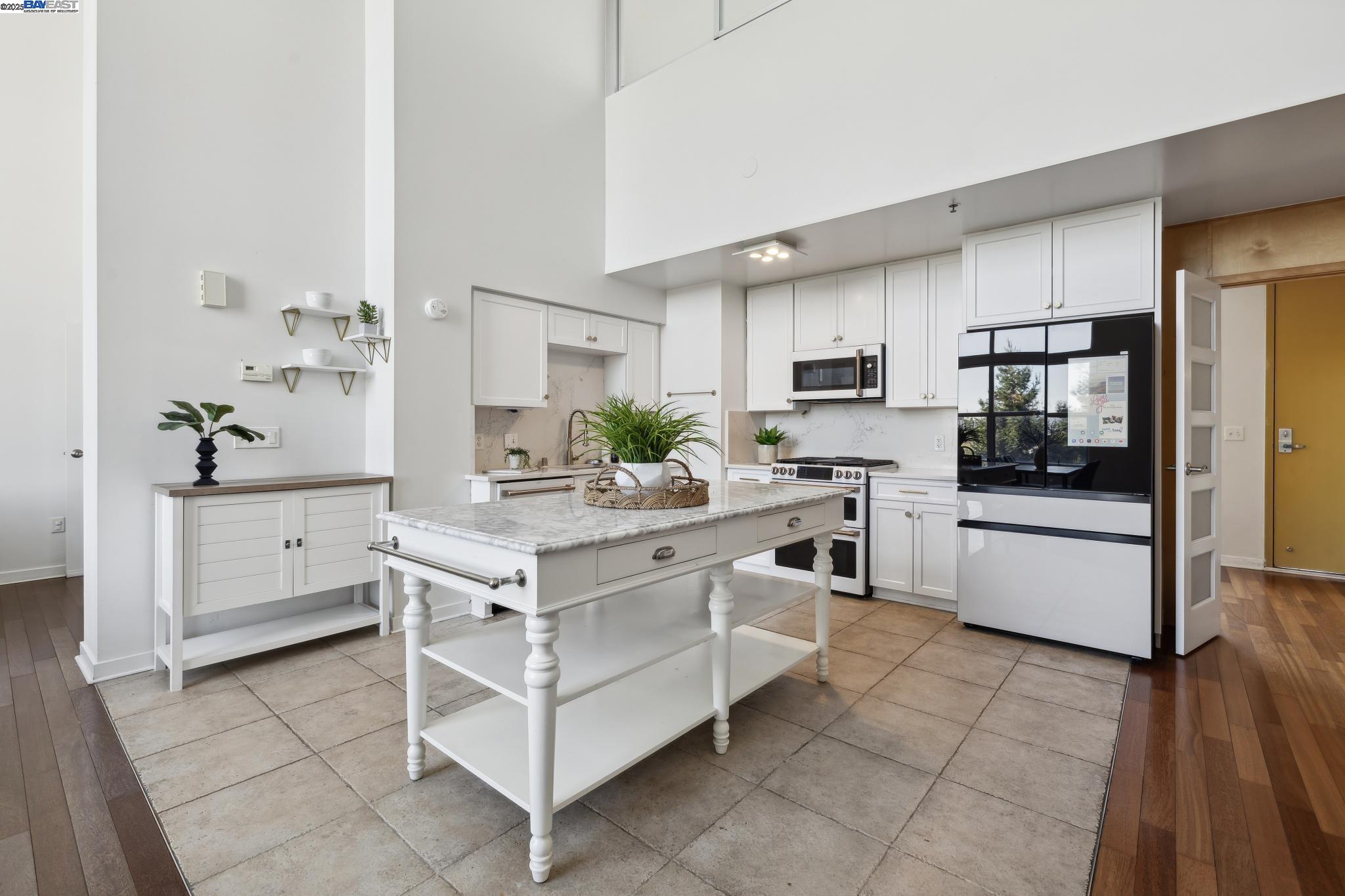 Oakland, California 94608, United States, 3 Bedrooms Bedrooms, ,2 BathroomsBathrooms,Residential,Active,80580