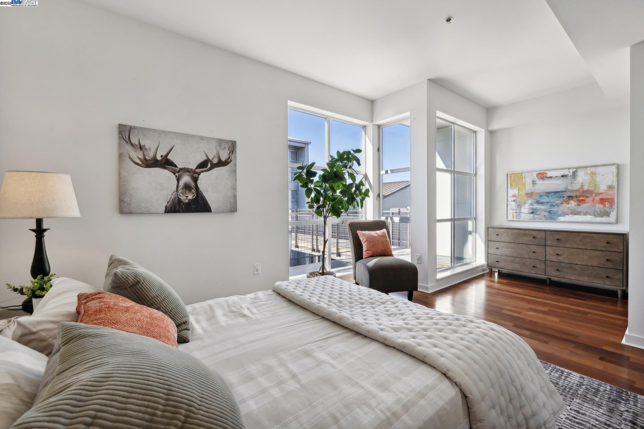 Oakland, California 94608, United States, 3 Bedrooms Bedrooms, ,2 BathroomsBathrooms,Residential,Active,80580