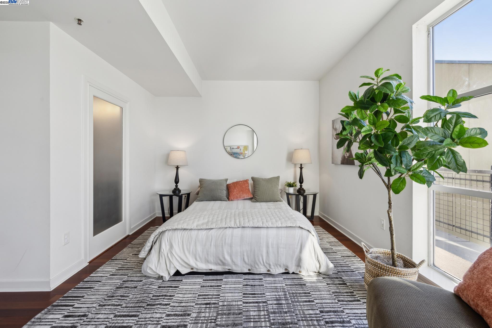 Oakland, California 94608, United States, 3 Bedrooms Bedrooms, ,2 BathroomsBathrooms,Residential,Active,80580