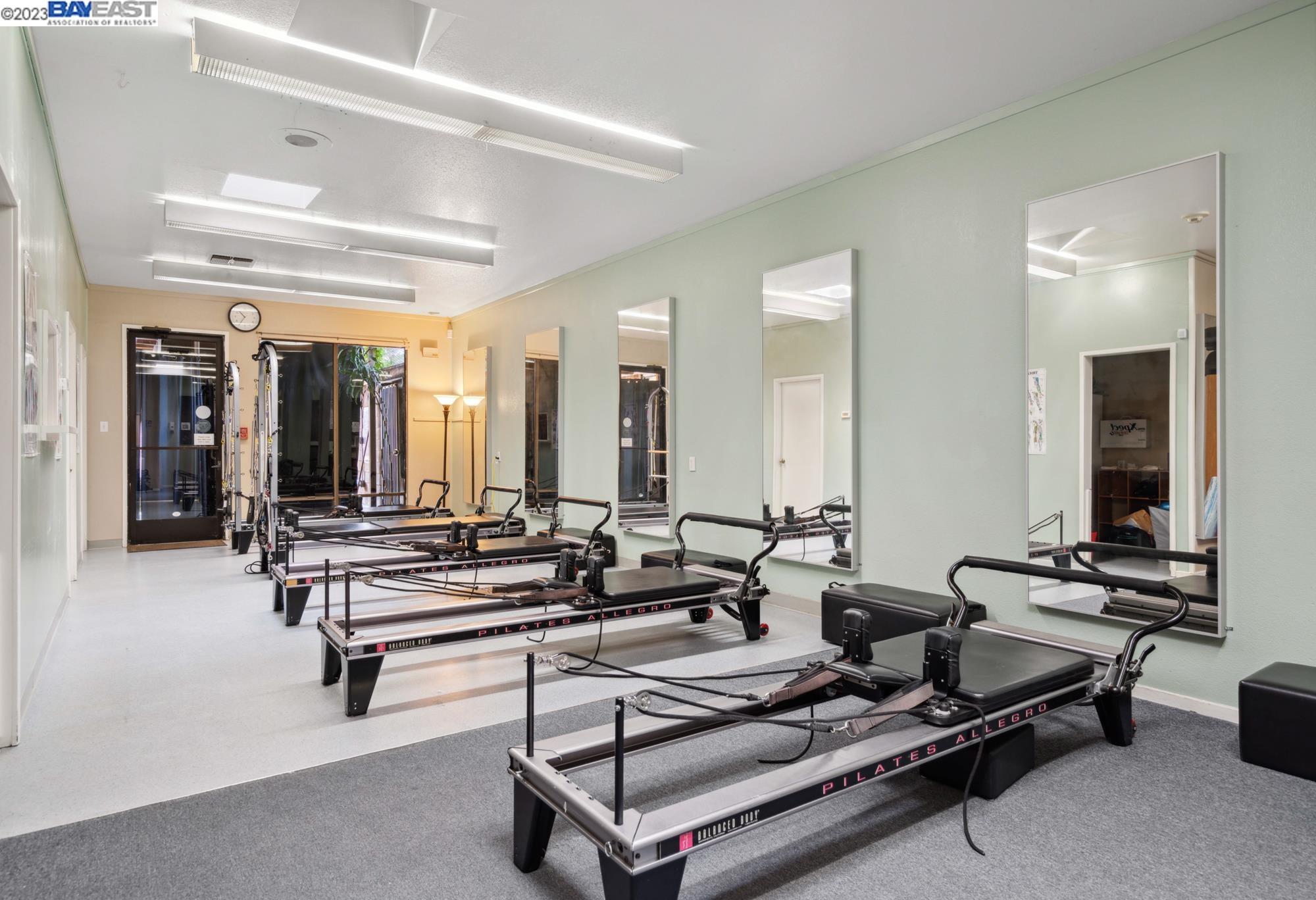 Alameda, California 94502, United States, ,Commercial,Pending,71148