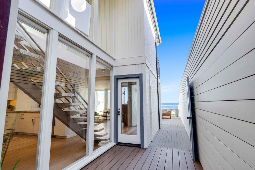 Photo of 9 Rockview Drive, Santa Cruz, CA 95062 (MLS # ML82038392)