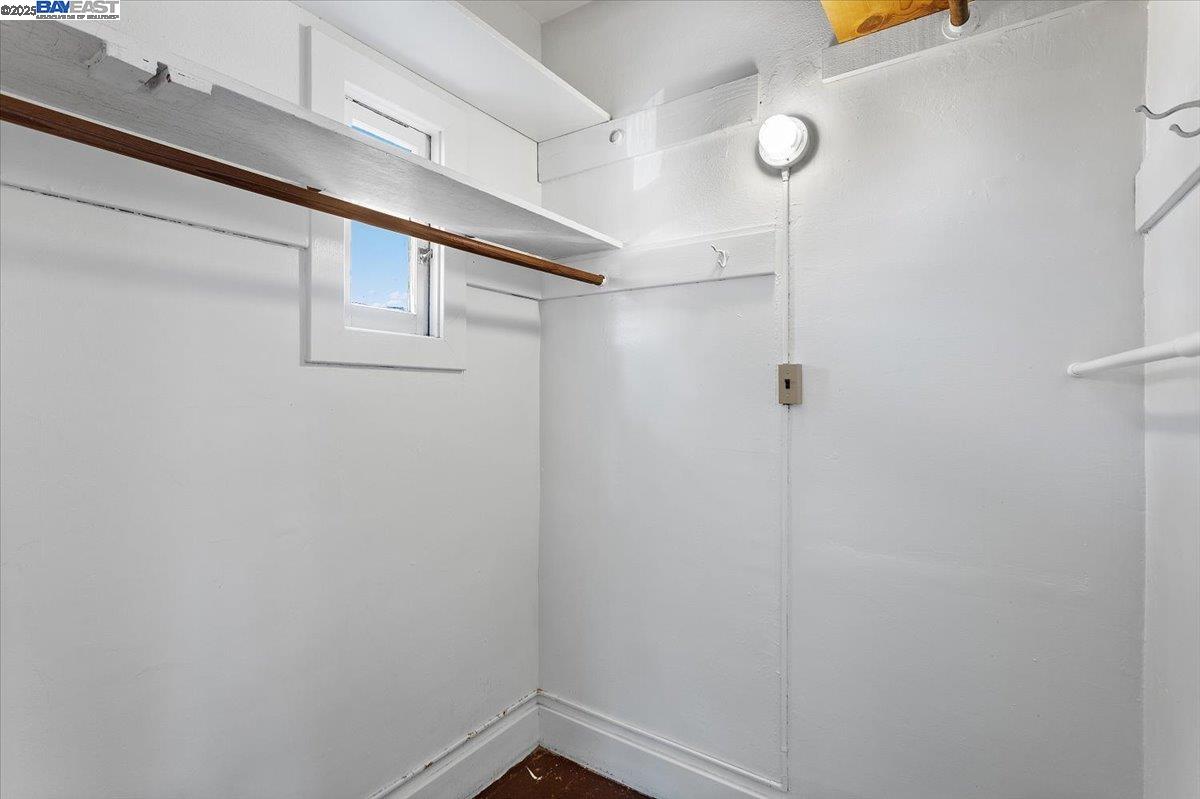 Alameda, California 94501, United States, 2 Bedrooms Bedrooms, ,2 BathroomsBathrooms,Residential,Active,186985