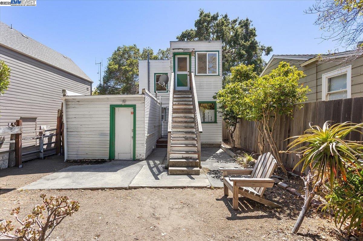Alameda, California 94501, United States, 2 Bedrooms Bedrooms, ,2 BathroomsBathrooms,Residential,Active,186985