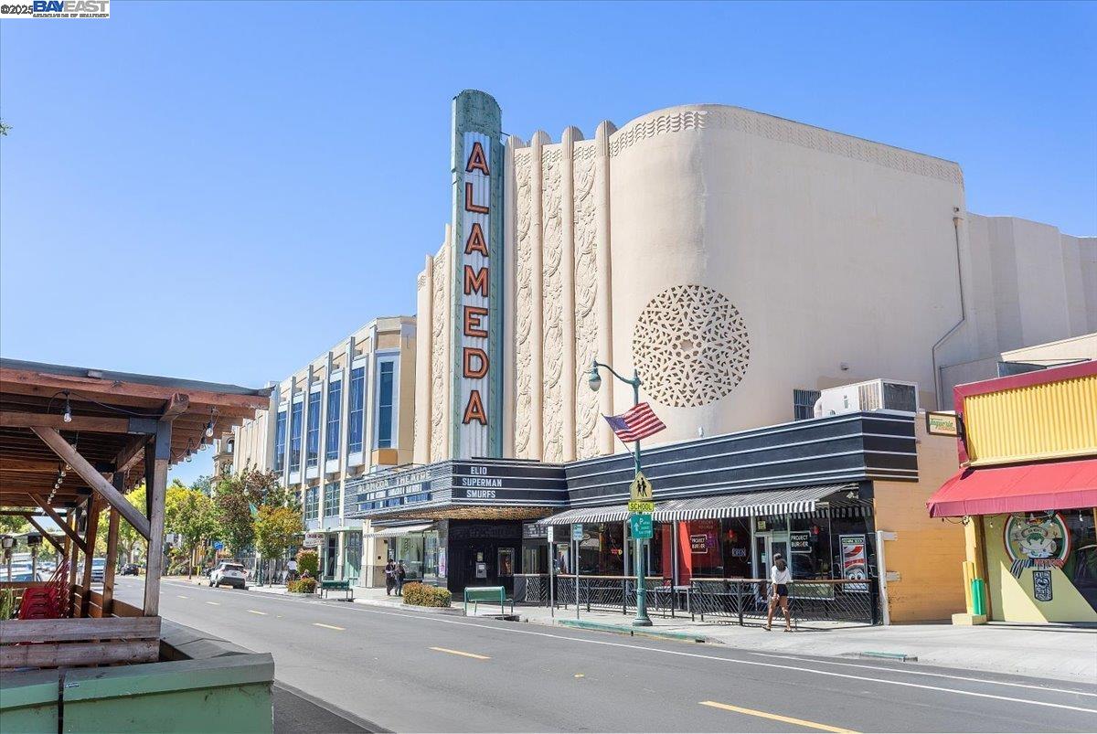 Alameda, California 94501, United States, 2 Bedrooms Bedrooms, ,2 BathroomsBathrooms,Residential,Active,186985