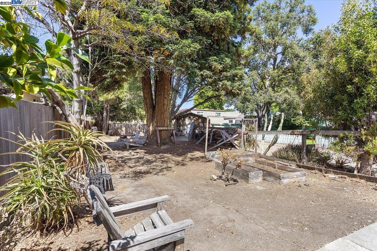 Alameda, California 94501, United States, 2 Bedrooms Bedrooms, ,2 BathroomsBathrooms,Residential,Active,186985