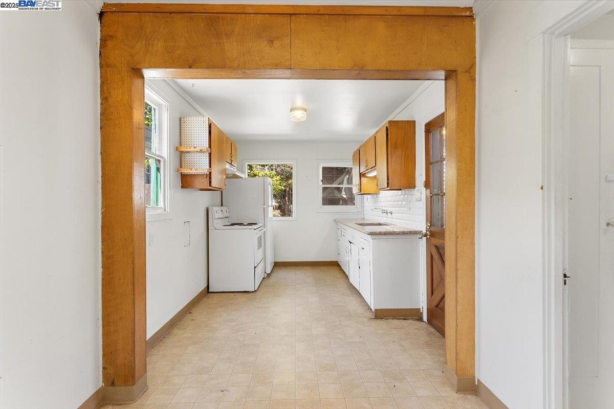 Alameda, California 94501, United States, 2 Bedrooms Bedrooms, ,2 BathroomsBathrooms,Residential,Active,186985