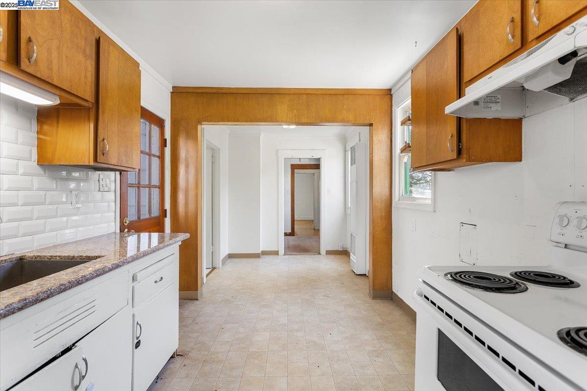 Alameda, California 94501, United States, 2 Bedrooms Bedrooms, ,2 BathroomsBathrooms,Residential,Active,186985