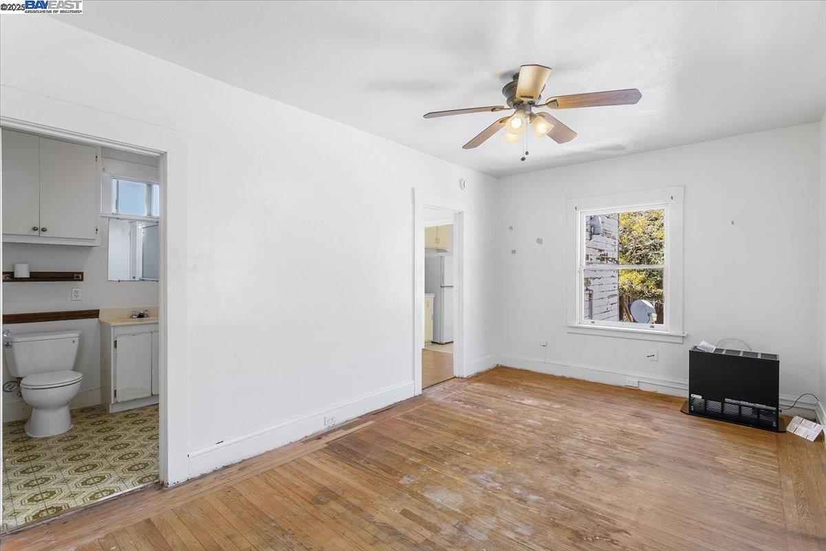 Alameda, California 94501, United States, 2 Bedrooms Bedrooms, ,2 BathroomsBathrooms,Residential,Active,186985