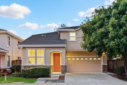 Photo of 34298 Torrey Pine Lane, Union City, CA 94587 (MLS # ML82028802)