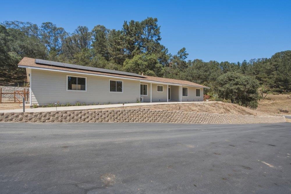 Photo of 819 Lewis Road, Royal Oaks, CA 95076 (MLS # ML82058639)