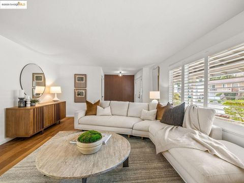 7796 Surrey LN Oakland CA 94605