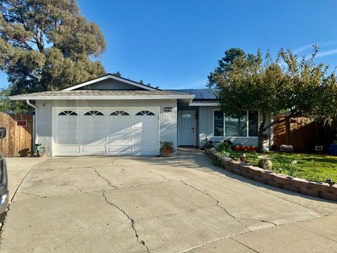 Photo of 464 Fellom Court, Gilroy, CA 95020 (MLS # ML82028788)