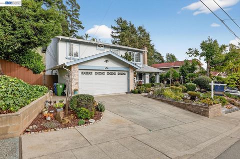 Photo of 5827 Cold Water Drive, Castro Valley, CA 94552 (MLS # 41125574)