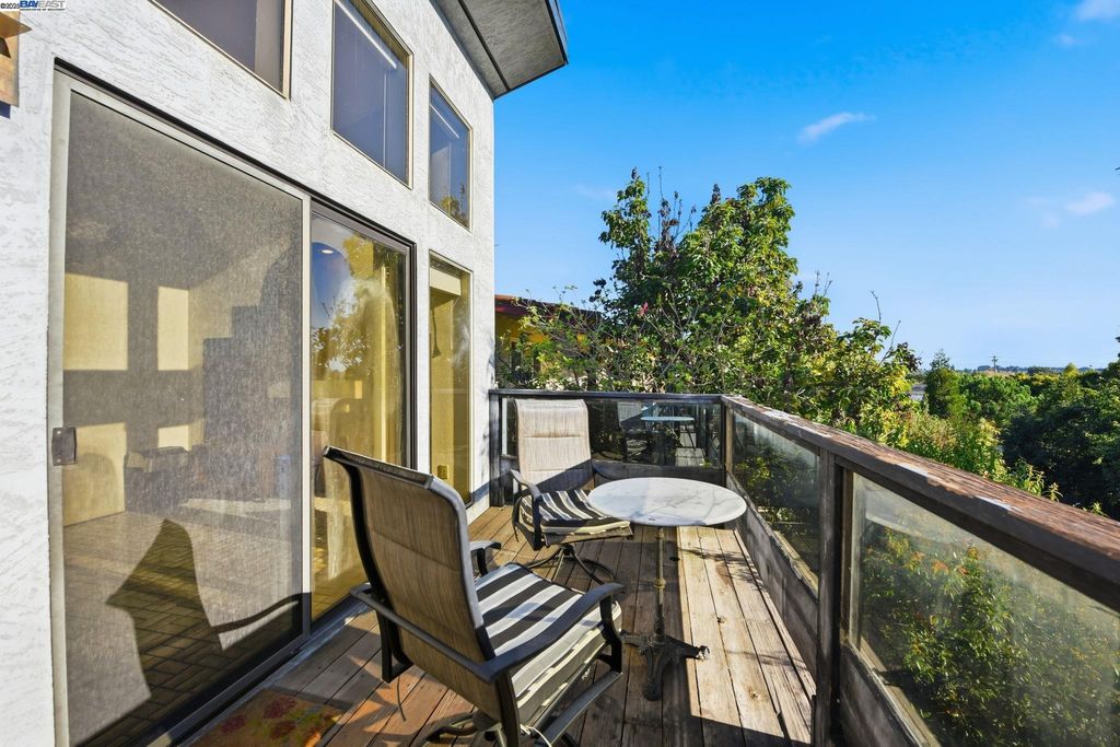 Photo of 29673 Holiday St, Hayward, CA 94544 (MLS # 41115249)