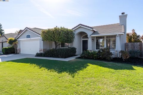 A home in Lathrop