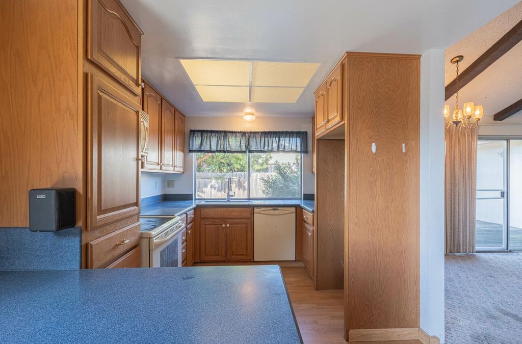 Photo of 464 La Jolla Way, Salinas, CA 93901 (MLS # ML82026395)