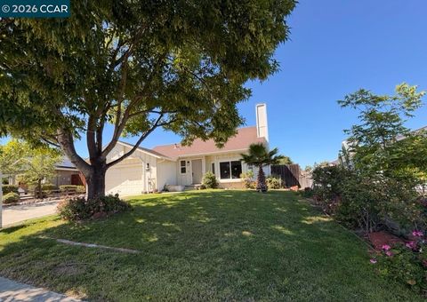 Photo of 1940 Gateway Dr, Oakley, CA 94561 (MLS # 41132944)