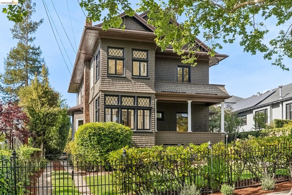 Photo of 1715 Oakland Ave, Piedmont, CA 94611 (MLS # 41128872)