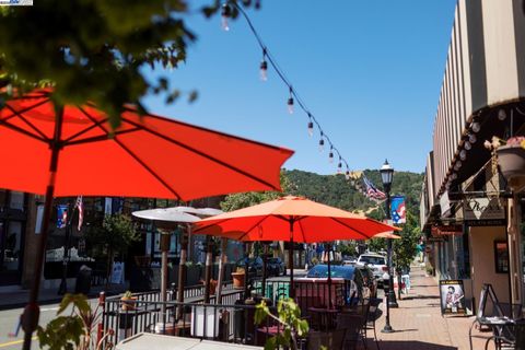 Photo of 405 Thistle Cir, Martinez, CA 94553 (MLS # 41118153)