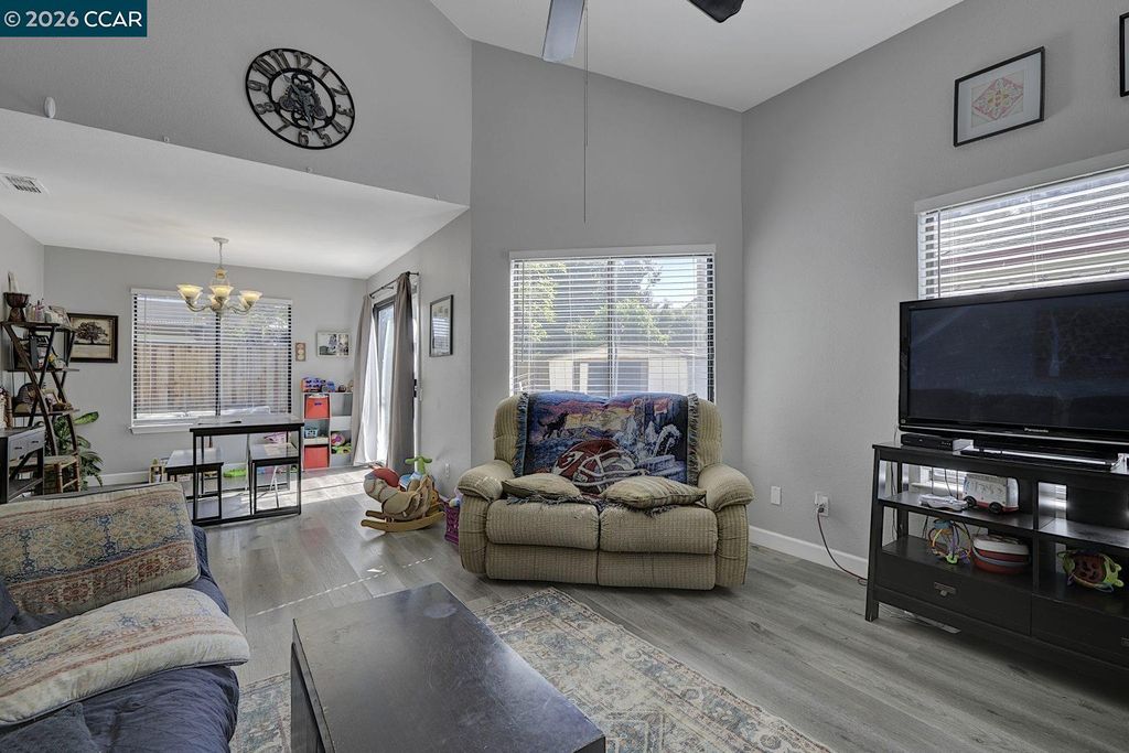 Photo of 2099 Meadowlark Ln, Oakley, CA 94561 (MLS # 41128786)