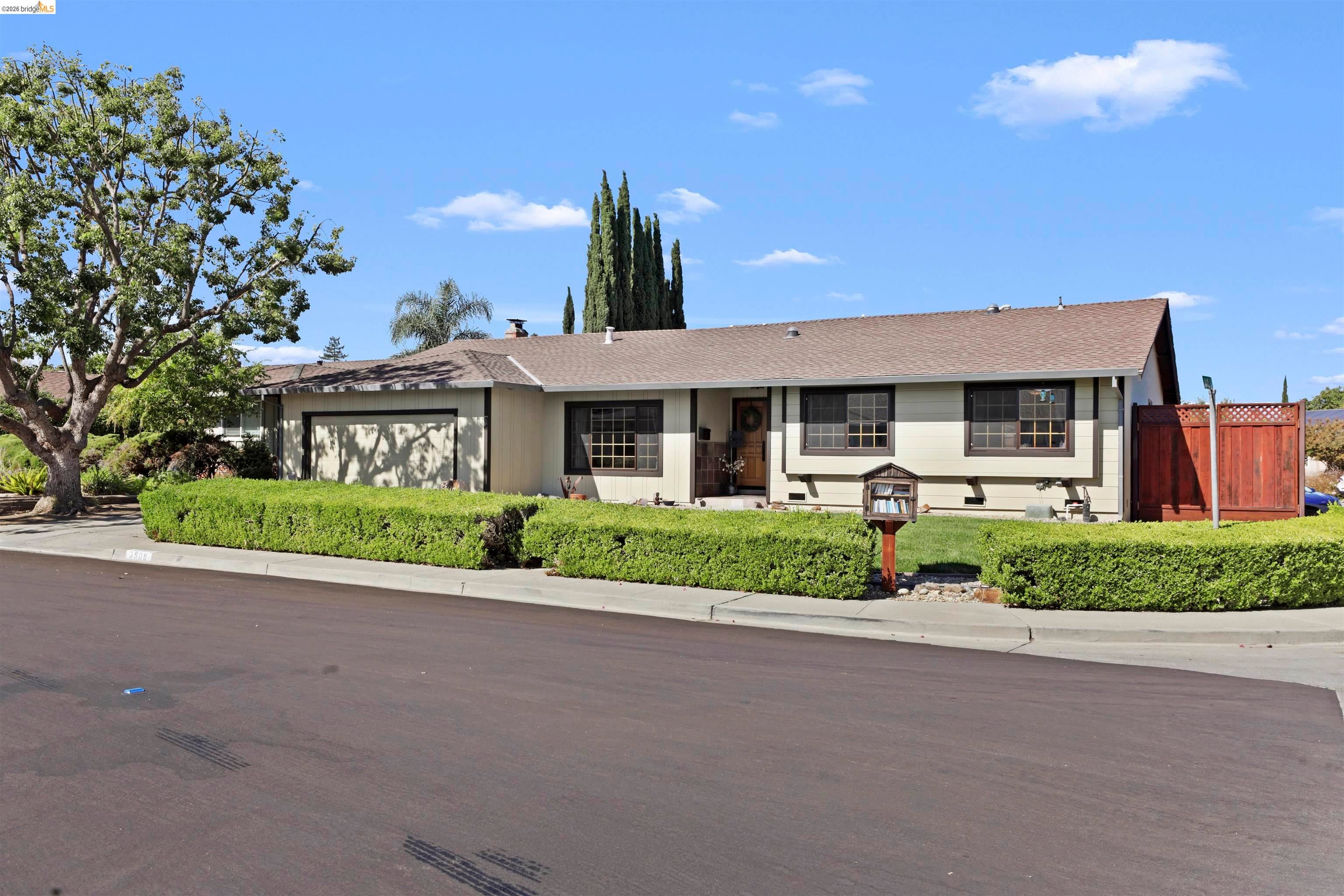 3909 Boatwright Dr