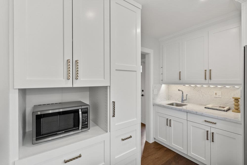 Belvedere, California 94920, United States, 3 Bedrooms Bedrooms, ,3 BathroomsBathrooms,Residential,Active,220670