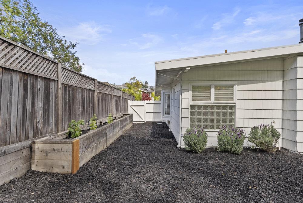 Belvedere, California 94920, United States, 3 Bedrooms Bedrooms, ,3 BathroomsBathrooms,Residential,Active,220670