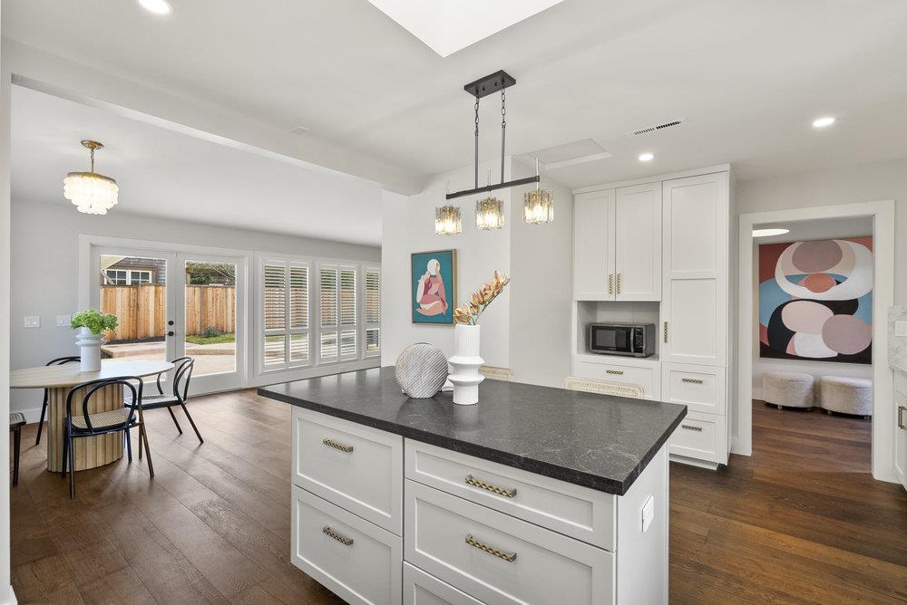 Belvedere, California 94920, United States, 3 Bedrooms Bedrooms, ,3 BathroomsBathrooms,Residential,Active,220670