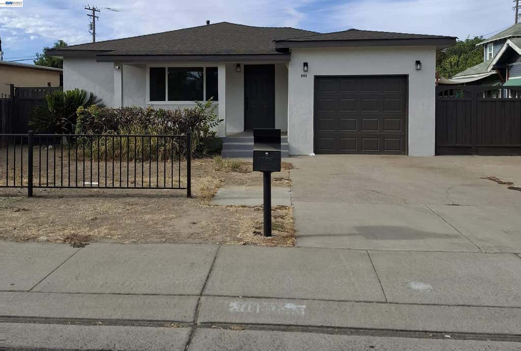 Photo of 201 Barozzi Ave, Modesto, CA 95351 (MLS # 41145912)