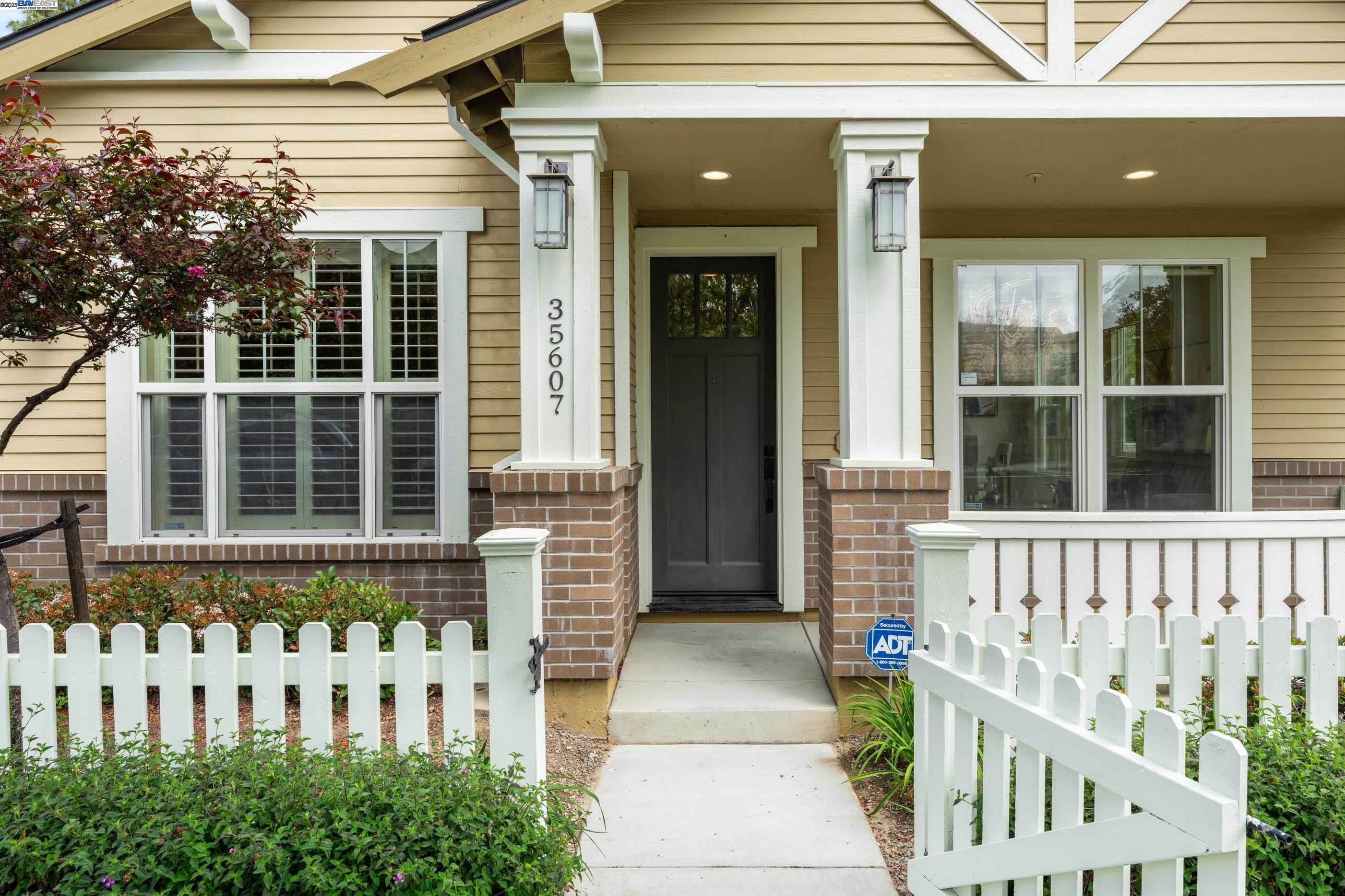 35607 Embassy Common