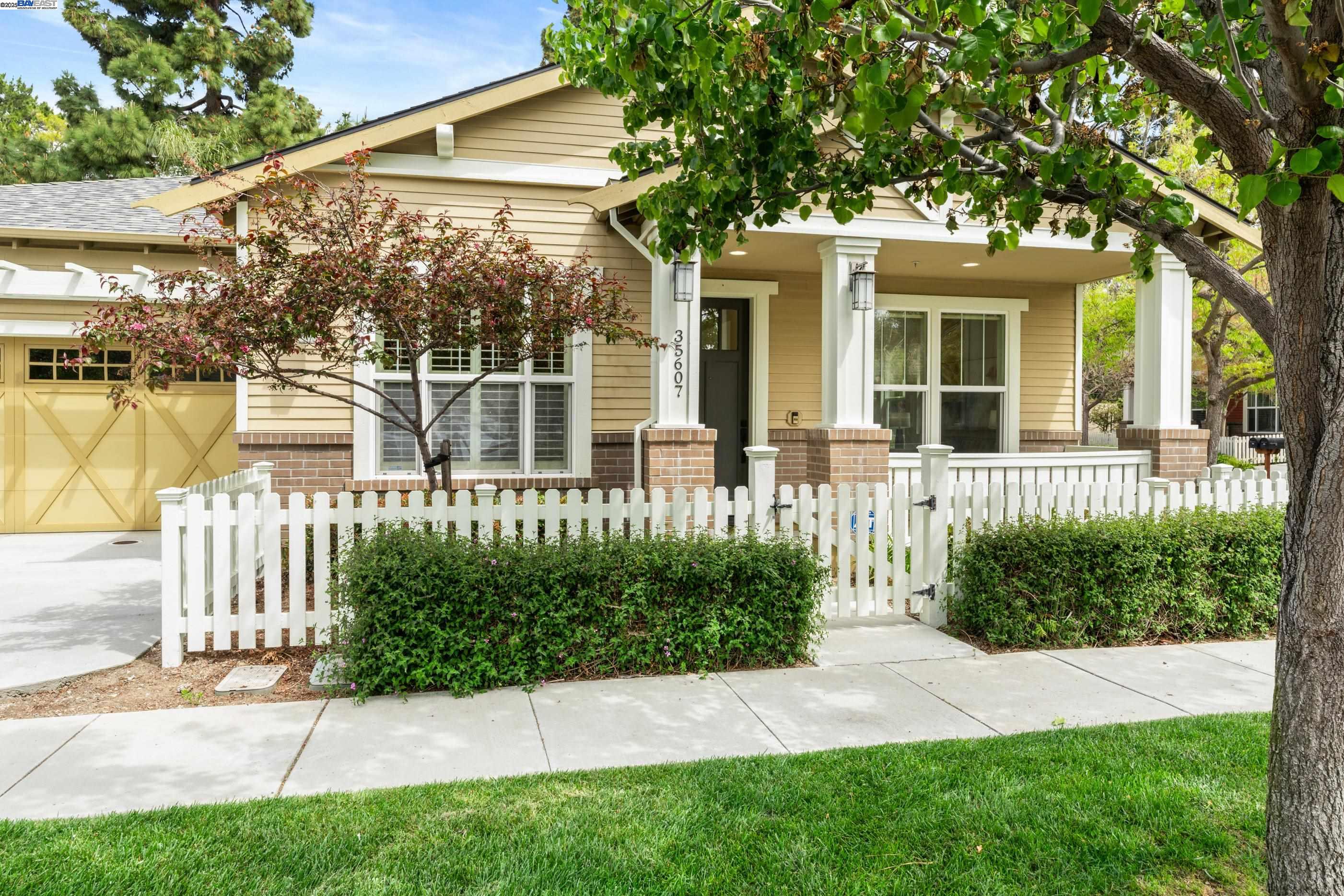 35607 Embassy Common