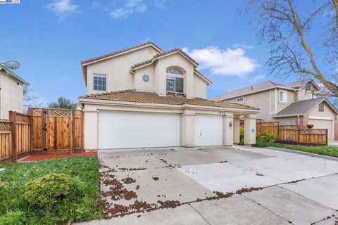 1450 Bluegrass Ln Tracy CA 95377