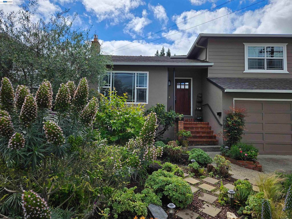Photo of 3635 Northwood Dr, Castro Valley, CA 94546 (MLS # 41131728)
