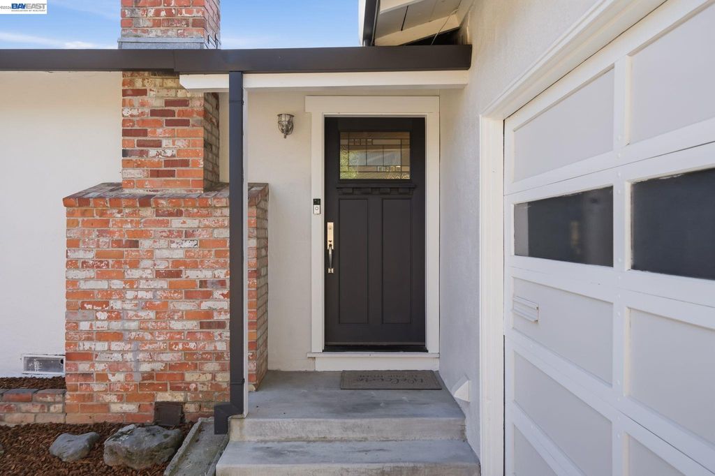 Photo of 31139 Chicoine Ave, Hayward, CA 94544 (MLS # 41131904)
