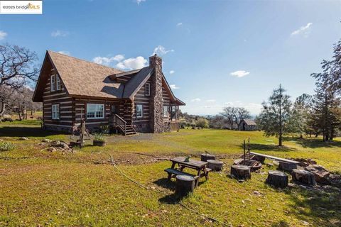 A home in La Grange