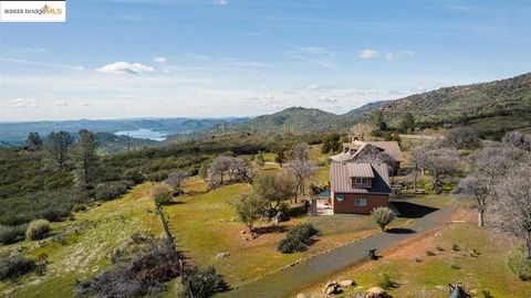 A home in La Grange