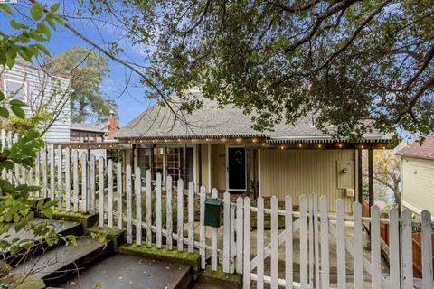 A home in Crockett